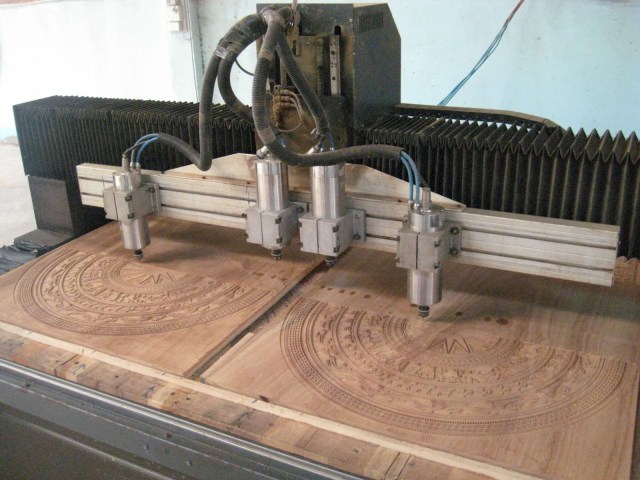 Máy cắt gỗ cnc 